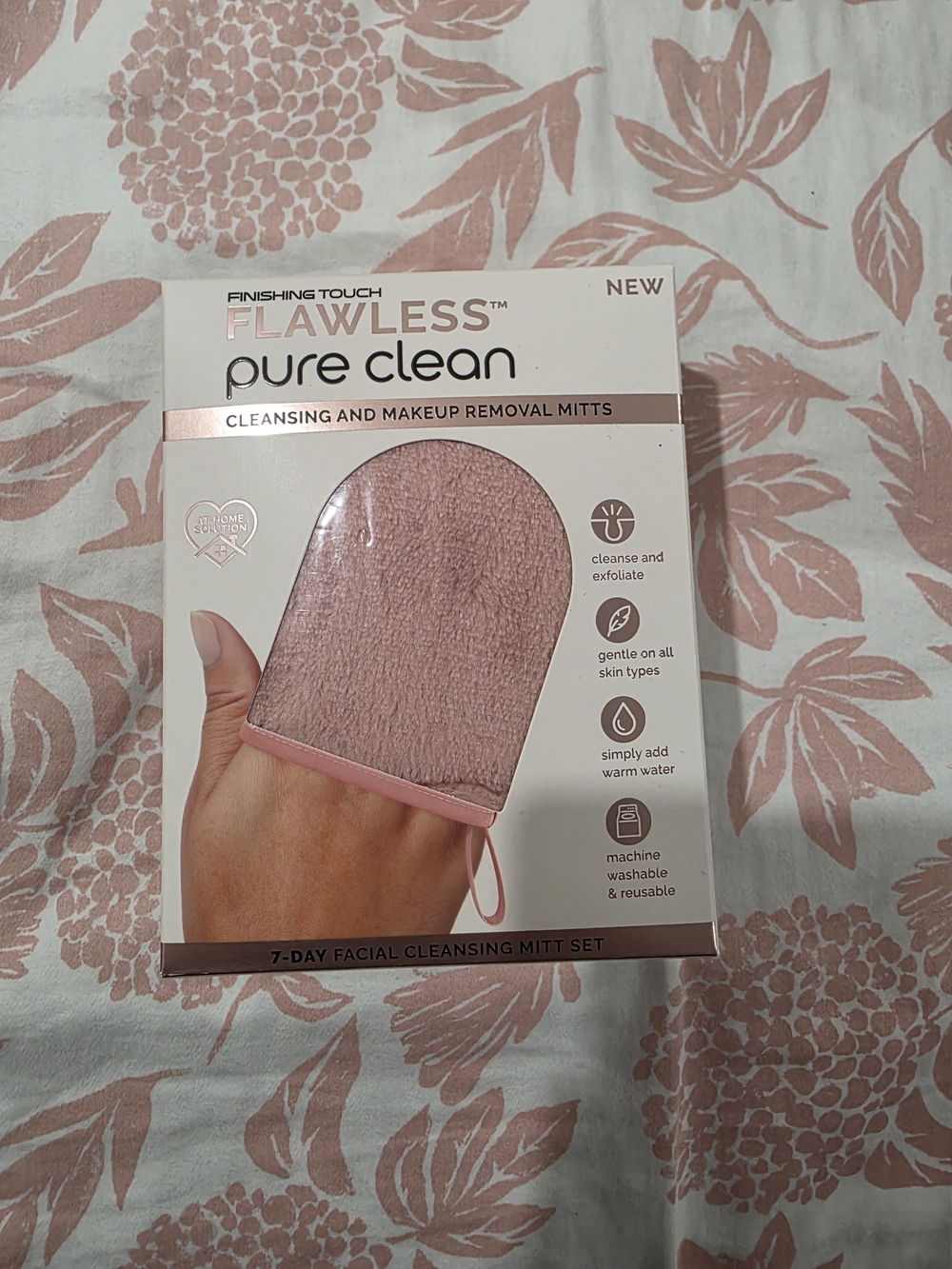 Finishing Touch Flawless Pure Clean Makeup Removal Mitts - Blush Pink